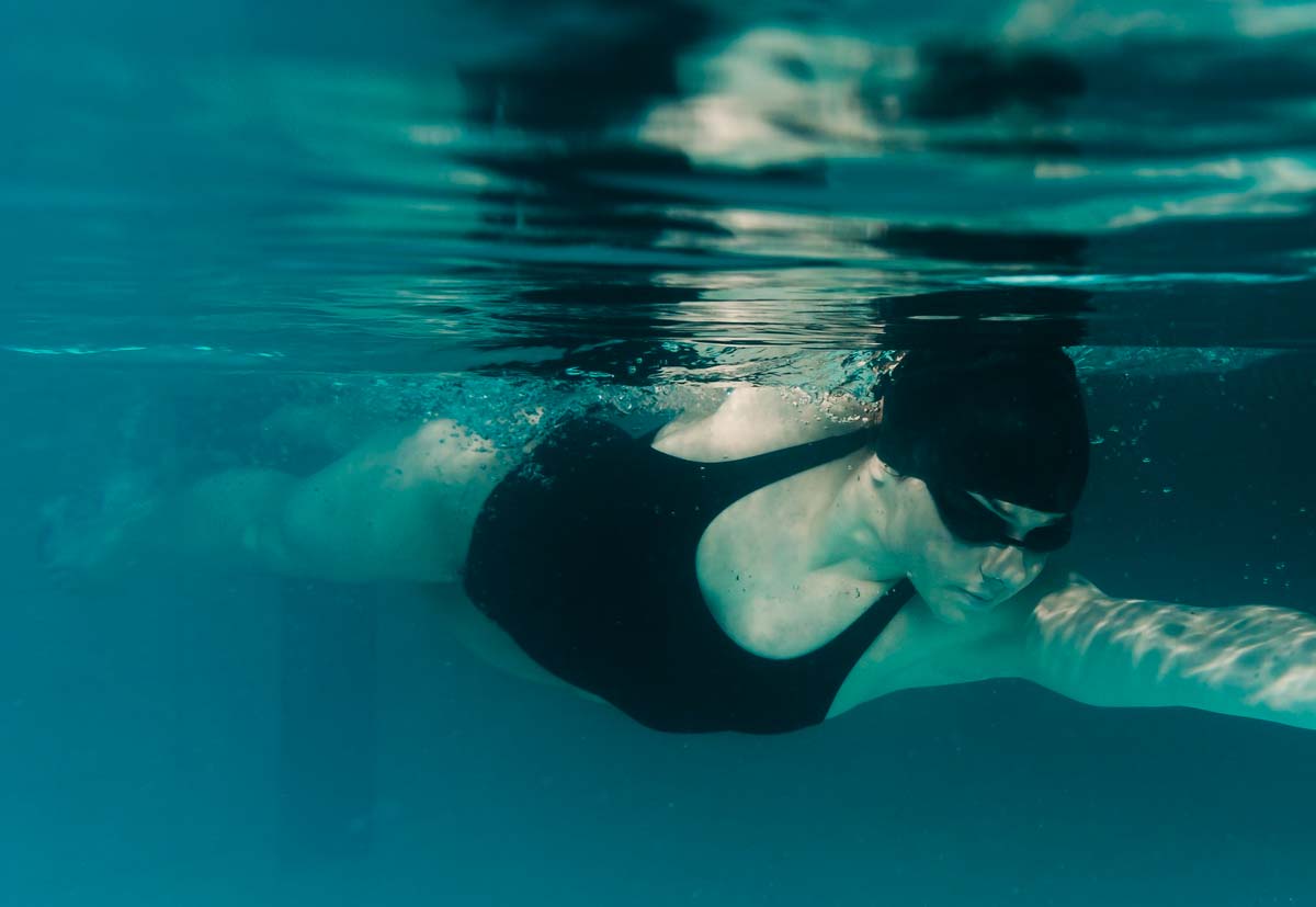 la natation pour perdre des hanches